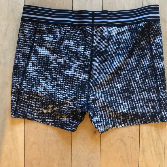 Under Armour Shorts - Picture 2 of 3